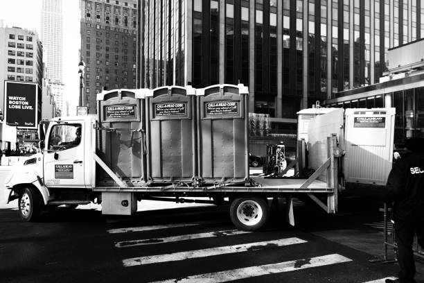 Best Portable restroom trailer rental  in Memphis, FL
